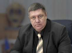 Любил рыбачить и умилялся маленькими собачками: ставший жертвой коронавируса депутат-богатырь