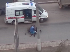В Волгограде медики поймали пациента, выпрыгнувшего из кареты скорой на ходу