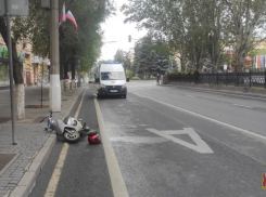 Дед на скутере покалечил бредущего по центру Волгограда пешехода