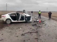 Трое детей ранены, водитель погиб: видео жуткой «мясорубки» после ДТП в Волгоградской области