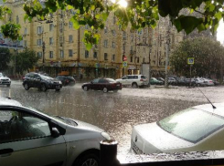 Волгоградцы публикуют фото третьего ливня за неделю