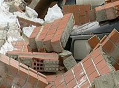 На севере Волгограда в общежитии обвалилась стена