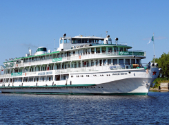 Спасатели Волгограда сняли на ходу с теплохода «Афанасий Никитин» мужчину с приступом инсульта