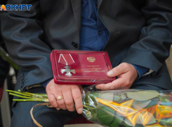 В Волгограде родным девяти погибших в зоне СВО бойцов вручили ордена Мужества