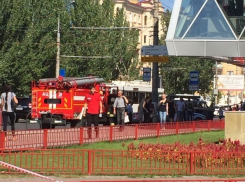 Одиннадцать крупных объектов эвакуируют в Волгограде из-за угрозы взрыва