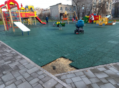 В Волгограде разрушается сквер 8 Марта после реконструкции за 53 млн рублей 