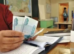 Учителя из Волгоградской области зарабатывают больше коллег в ЮФО 