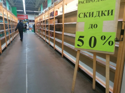 Пустые полки и скидки на дорогой товар: как прощается с волгоградцами «СуперМАН» на Центральном рынке