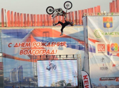 Летающие мотоциклы попали на видео в Волгограде