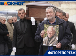 Депутата и известного журналиста Ефима Шустермана похоронили в Волгограде 