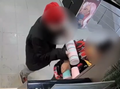 Серийные воры останавливают работу кофейных аппаратов в Волгограде - видео