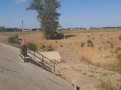  Волгоградцы просят прокуратуру проверить сомнительные дамбы в Среднеахтубинском районе