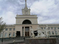 Два дня вздрагивали: волгоградцы приняли за диверсию патриотическую акцию