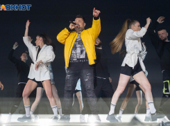 Плясала вся «Волгоград Арена»: видеорепортаж с единственного в 2021 году стадионного концерта «Руки Вверх!»