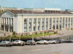 Тогда и сейчас: Дом офицеров в Волгограде и кровавое место «молочного дома»