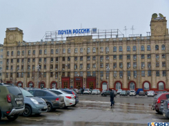 На Почте России с волгоградца молча взяли деньги за наклеивание почтовой марки