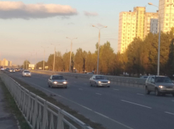 Заделать километры трещин на дорогах в суде требуют от подрядчика в Волгограде