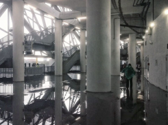 «Волгоград Арену» затопило во время ливня вместе с болельщиками внутри 