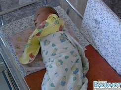 В Волжском к роддому подкинули новорожденного