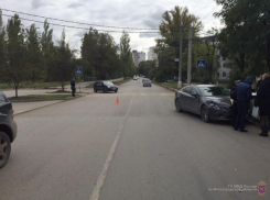 Лихач на Mazda сбил мать с трехмесячным ребенком на руках в Волгограде 