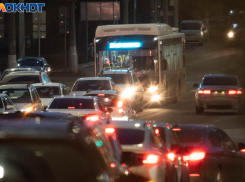 Ночной автобус сбил пешехода на юге Волгограда