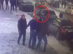 Избиение сына главы СУ СКР по Волгоградской области попало на видео