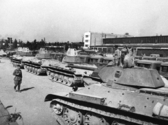 14 августа 1942 года - Сталинградский тракторный перевыполнил план по выпуску танков