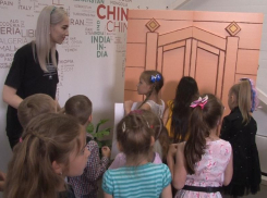 Офис Банка Хоум Кредит в Волгограде заполнили дети