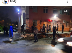 Очередь в 4 утра под дождем и с температурой: в Волгограде сдают тест на COVID-19