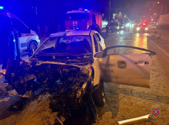 Разорвало Kia, пятеро в больнице: публикуем видео шок-ДТП на перекрестке в Волгограде