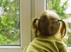 В Волгограде из квартиры спасали двух малолетних детей