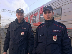 Волгоградский полицейский через соцсети нашел жительницу Саратова, чтобы вернуть ей сумку с деньгами