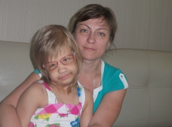 Пережившая 25 операций 8-летняя волгоградка рискует ослепнуть из-за финансовых проблем