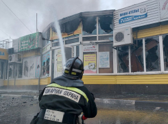 Названа причина попавшего в федеральные сводки пожара на рынке в Волжском