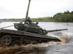 Военные отработают подводное вождение танков на полигоне Прудбой