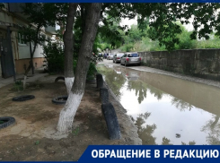 Венеция по-городищенски: жители дома вынуждены вплавь добираться до своих подъездов
