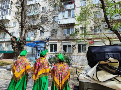 Волгоградскому ветерану устроили персональный концерт под балконом