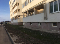 Под Волгоградом губернатор вручил сироте ключи от квартиры с кучей проблем