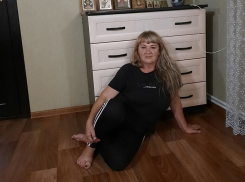 Обожающая цветы и своего кота Елена Емельяненко в конкурсе «Шопинг в Торгушке»