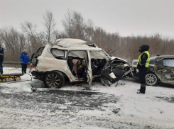 Видео и фото массовой аварии под Волгоградом: 2 погибли и 5 ранены