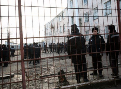 Замначальника колонии в Камышине заставил семерых подчиненных ремонтировать его дом 