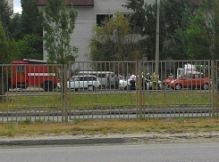 В Волгограде Mercedes протаранил столб: 1 погиб, 1 пострадал