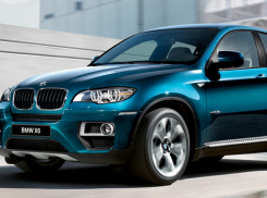 Волгоградец на BMW X6 сбил годовалого ребенка во дворе дома