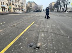 Проезд танков подпортил дорогу в центре Волгограда 