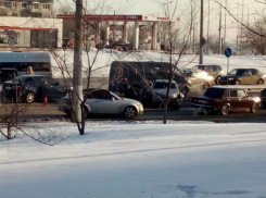 ДТП парализовало движение на Второй Продольной в Волгограде 