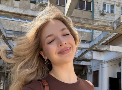 Аня Покров приехала в Волгоград ради объявления пола ребенка