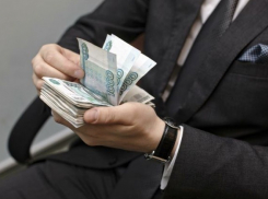 Зарплата чиновников Волгоградской области самая высокая в ЮФО 