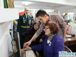 В Волгоградском клубе «Сталинград» прошли уроки компьютерной грамотности для пенсионеров