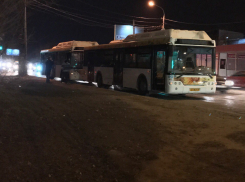 Автобус №20 врезался в своего «коллегу» на севере Волгограда 