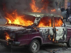 В Камышине ВАЗ-2105 днем выгорел дотла